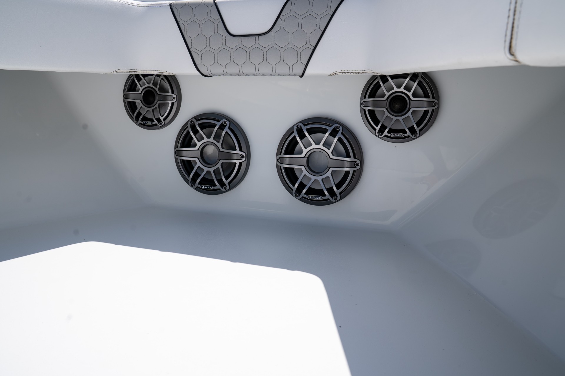 Yacht Photo 35